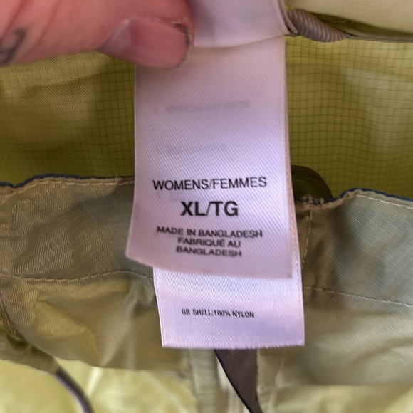 The North Face Women's lightweight jacket size XL - Picture 3 of 5